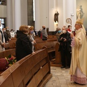 Abp Skworc do pielęgniarek: Służcie każdemu choremu jak Panu