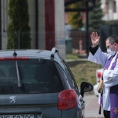 Łącko. Konfesjonał na 4 kółkach