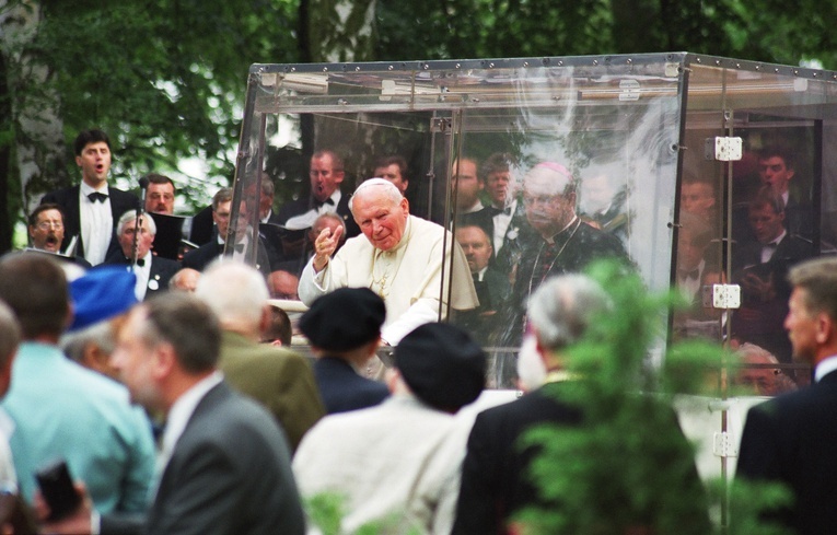 Bukiet Miłosierdzia na 100. urodziny Karola Wojtyły - Jana Pawła II