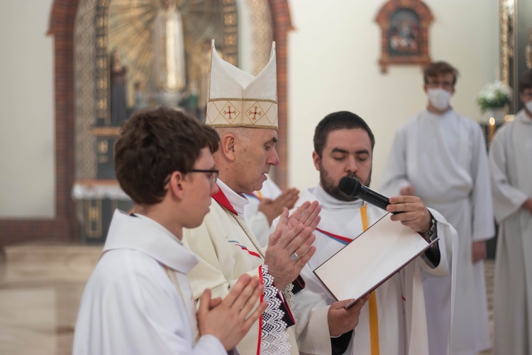 Wprowadzenie relikwii św. Jana Pawła II w Bobrku