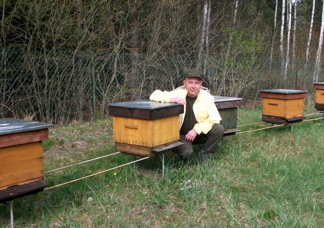 Marek Lotarski pszczelarstwem zajmuje sie od 10 lat.