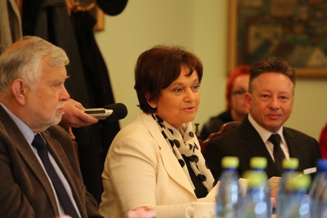 Od lewej: były burmistrz Witold Dzierżawski i Janina Żagan podczas spotkania organizatorów pielgrzymki papieża do Skoczowa.