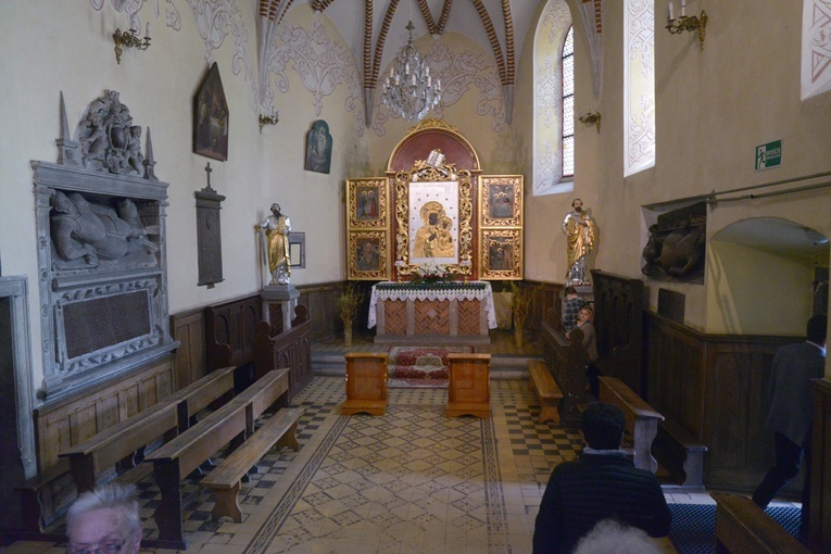 Kiedyś prezbiterium kościoła, dziś kaplica Matki Bożej w opoczyńskiej kolegiacie pw. św. Bartłomieja.