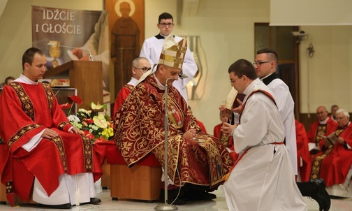 Diakoni przyrzekli posłuszeństwo swojemu biskupowi.