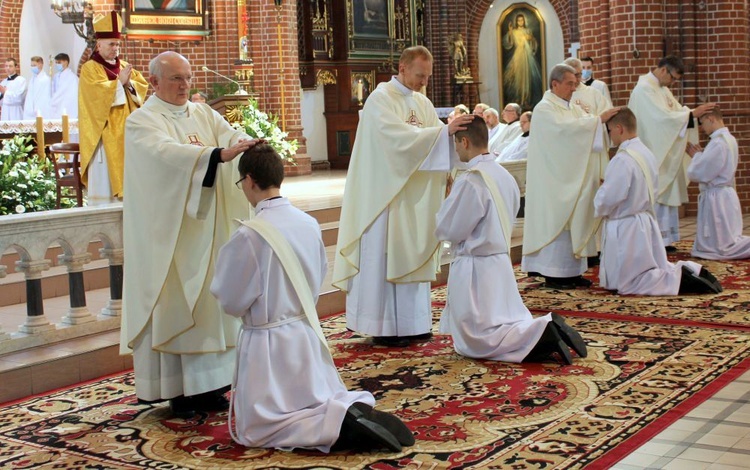 Bp Iwanecki: Od tego, co ja zrobię, ważniejsze jest to, co Bóg uczyni w moim życiu kapłańskim