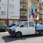 100 samochodów z papieskim flagami przejchało ulicami Gorzowa