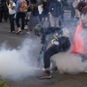 W Waszyngtonie policja użyła granatów hukowych i flar, by rozpędzić protest