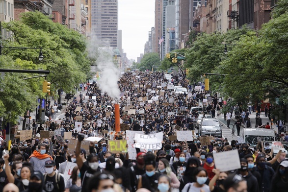Gubernator Nowego Jorku przypomina demonstrantom o groźbie pandemii