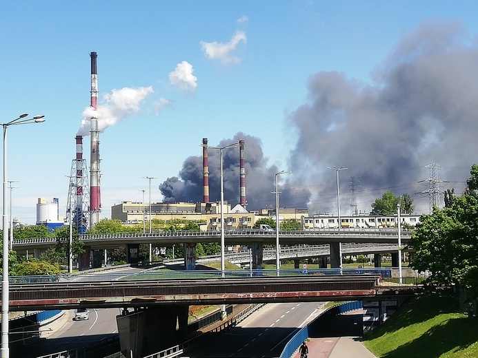 Pożar złomowiska samochodów w gdańskim porcie