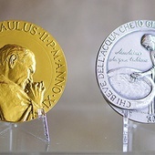 ▲	Medal annualny „Anno XI 1989 r.”, którego tematem jest list apostolski „Mulieris dignitatem”.