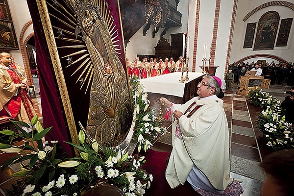 ▲	13 listopada 2011 r. abp Głódź ukoronował wizerunek Maryi.