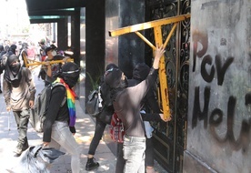 Ataki na kościoły podczas demonstracji w Meksyku