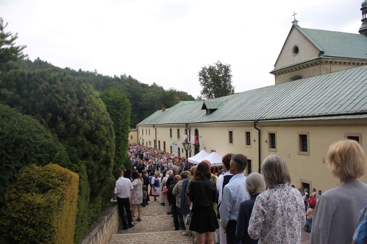 Karmelici bosi z Czernej odwołują tradycyjną procesję Bożego Ciała