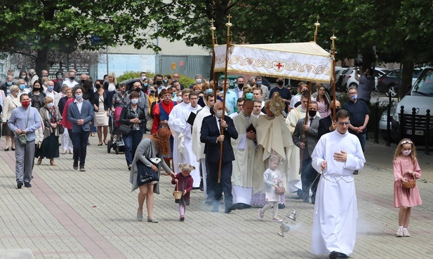 Abp Skworc w Boże Ciało: Jako wspólnota jesteśmy za siebie odpowiedzialni