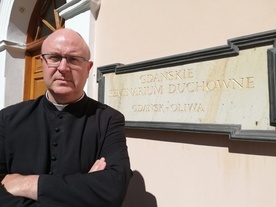 Ks. Wojciech Langowski, ojciec duchowny GSD prosi o modlitwę w intencji przyszłych diakonów.