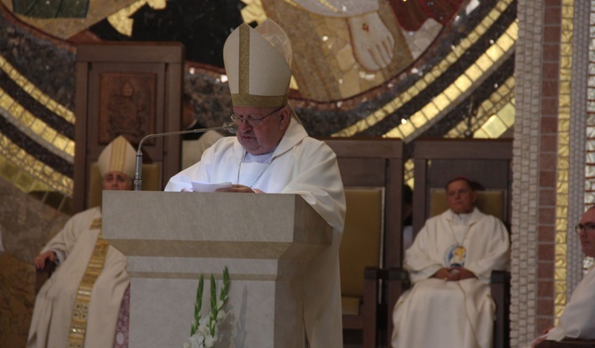 Kard. Dziwisz: Jan Paweł II jest pięknym znakiem pasterskiej posługi biskupa w Kościele