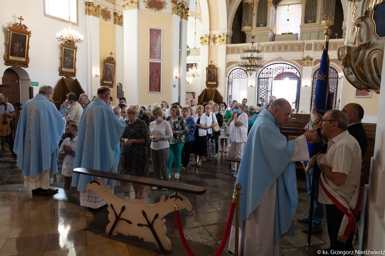 Msza św. odpustowa z udziałem apostolstwa trzeźwości w Rokitnie