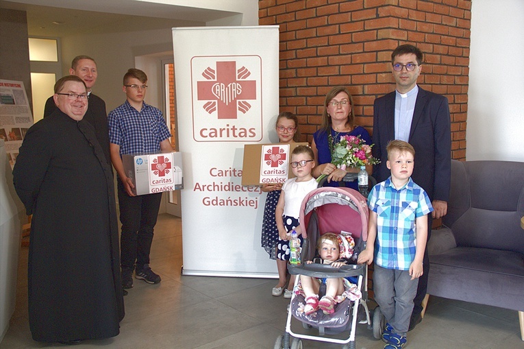Caritas przekazała "E-tornister" w Warzenku