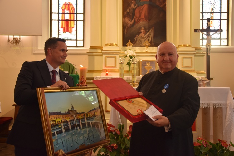 Prezydencki medal dla ks. Grzegorza Gołębia