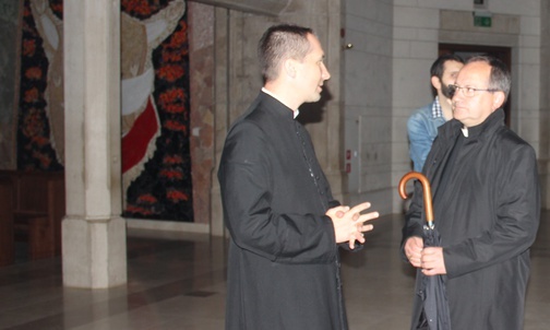 Bp Damian Muskus OFM i ks. Artur Chłopek. Solidarność z pokrzywdzonymi. Modlitwa za zranionych w Kościele