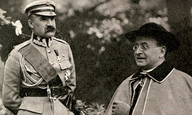 Nuncjusz apostolski w Polsce  w latach 1919–1921 abp Achille Ratti z marszałkiem Józefem Piłsudskim.