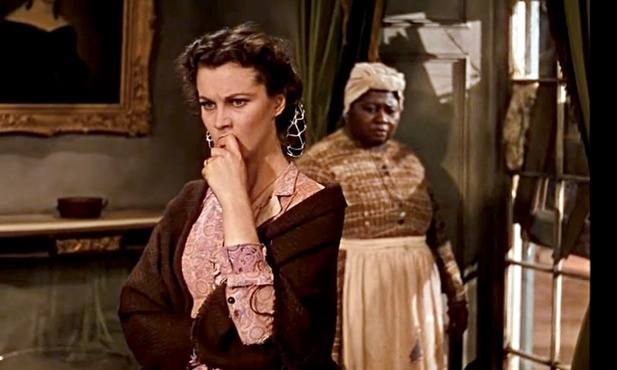 Czarnoskórą aktorkę Hattie McDaniel, która zagrała rolę niani Scarlett, Krajowe Stowarzyszenie na rzecz Popierania Ludności Kolorowej skrytykowało za utrwalanie stereotypów, nazywając ją „drugim wujem Tomem”.
