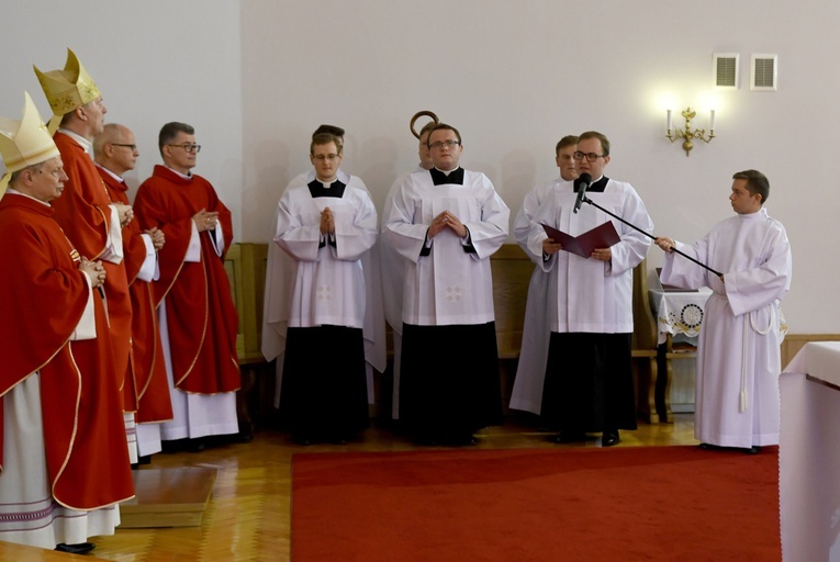W imieniu społeczności seminaryjnej za miniony rok dziękował al. Filip Kochanowski. Kleryk V roku i wicedziekan alumnatu złożył również życzenia wakacyjnym solenizantom.
