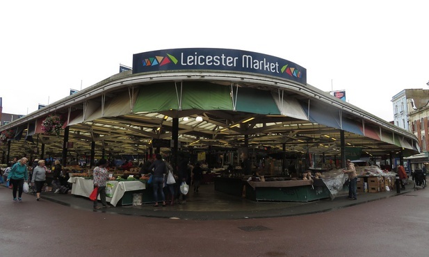 Z powodu rosnącej liczby zakażeń Leicester objęto lokalną blokadą