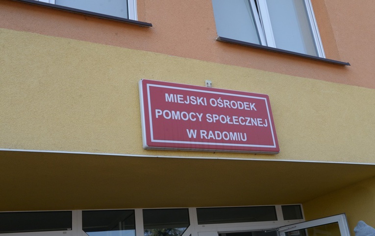 Miejski Ośrodek Pomocy Społecznej w Radomiu mieści się przy ul. Limanowskiego 134.