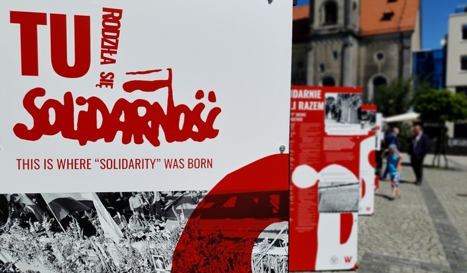 Na tarnogórskim rynku stanęła wystawa upamiętniająca strajk w Fazosie