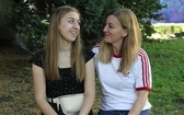 Paula Jałowiecka z mamą Izabelą, która wspierała córkę w przygotowaniu pomysłu pracy konkursowej.