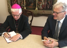Archidiecezja. Umowa bezpłatnego użyczenia przestrzeni katedralnej dla powstającego Panteonu Górnośląkiego podpisana.