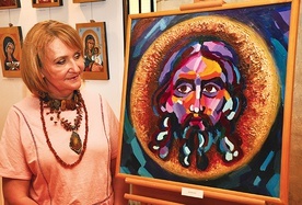 ◄	– Tak mnie to pochłonęło, że trwa do dziś – mówi o swojej pasji pani Teresa. „Mandylion” – największy obraz świebodzińskiej wystawy.