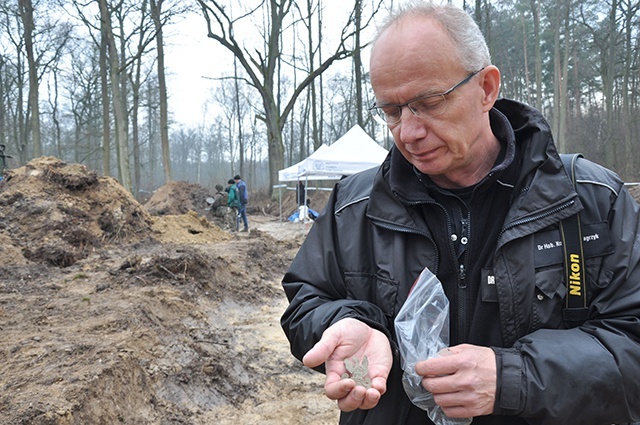▲	– Głęboko wierzę, że kiedyś zostaną odnalezione te szczątki – podkreśla prof. Krzysztof Szwagrzyk, wiceprezes IPN.