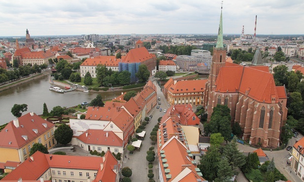 Wieża wrocławskiej katedry. Z widokiem na Wrocław i Afrykę