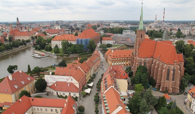 Wieża wrocławskiej katedry. Z widokiem na Wrocław i Afrykę