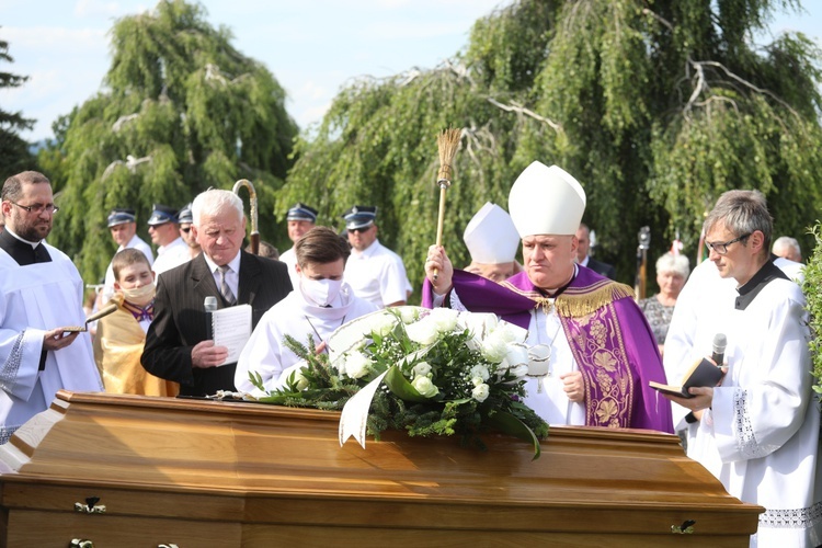 Pogrzeb śp. ks. kan. Jana Krysty w Lipowej