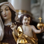 Figura Matki Bożej Szkaplerznej Pośredniczki Łask Wszelkich w Głębowicach