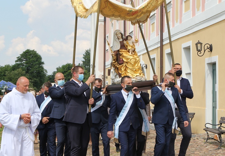 Figura Matki Bożej Szkaplerznej Pośredniczki Łask Wszelkich w Głębowicach