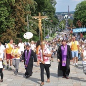 W ubiegłym roku na pątniczy szlak wyruszyło około 6 tys. osób.