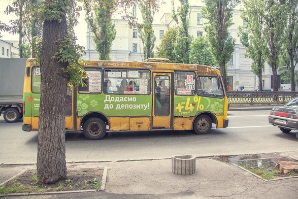 W Łucku na Ukrainie uzbrojony mężczyzna zabarykadował się w autobusie z zakładnikami
