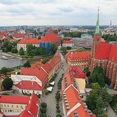 Taras widokowy  na katedralnej wieży jest nieczynny w poniedziałki. Od wtorku do piątku dostępny jest od 11.00  do 16.30, w soboty od 10.00 do 16.30, w niedziele od 14.00  do 17.00.