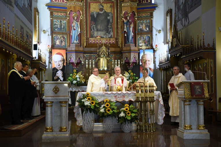 Mszy św. koncelebrowanej przez kapelanów przewodniczył diecezjalny duchowy opiekun Rycerzy Kolumba ks. prał. Józef Dobosz.