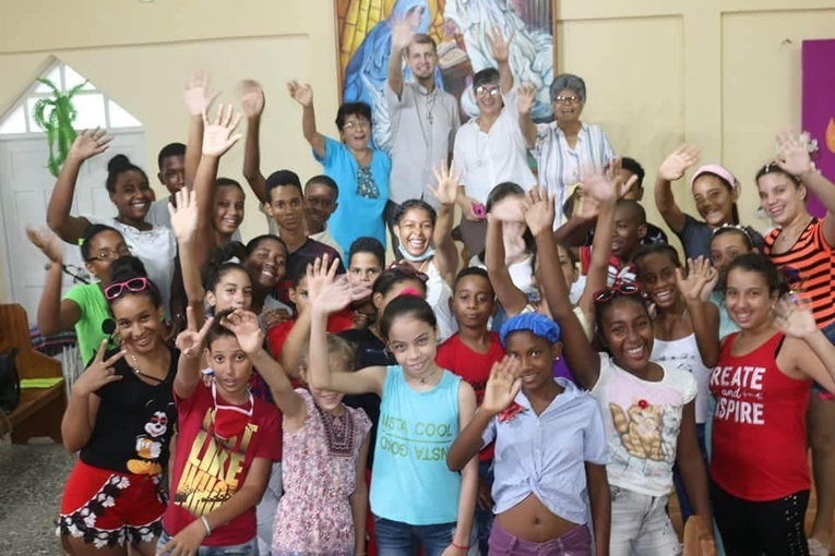 Pomoc dla dzieci na Kubie