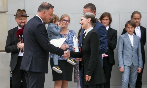 Joanna Krupska, prezes Związku Dużych Rodzin „Trzy plus” podziękowała prezydentowi za wsparcie udzielane rodzinom