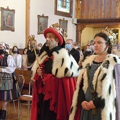 W Mszy św. uczestniczyła królewska para, Władysław Jagiełło z małżonką Elżbietą.