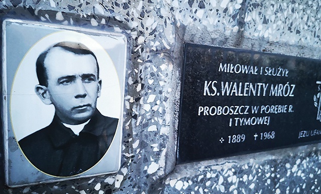 ▼	Ksiądz Walenty spoczywa w grobowcu rodzinnym na cmentarzu w Woli Rzędzińskiej.