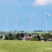 Farmy wiatrowe to jedno z najpopularniejszych odnawialnych źródeł energii elektrycznej.