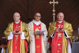 Jaworzna. Kapłani z prezydenckimi medalami