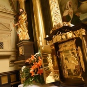 Obecne i renesansowe tabernakulum.